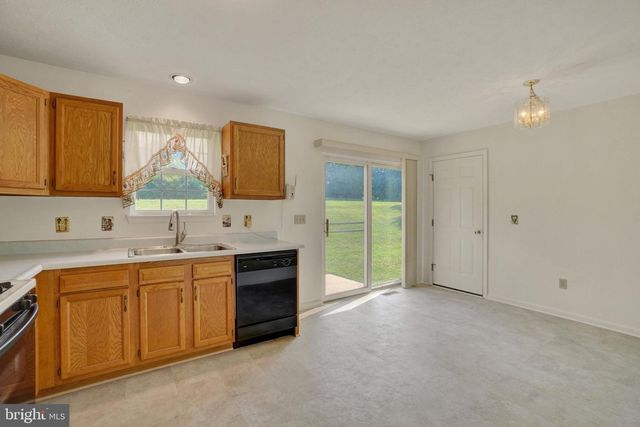 15 KATIE CT, Stewartstown, PA 17363