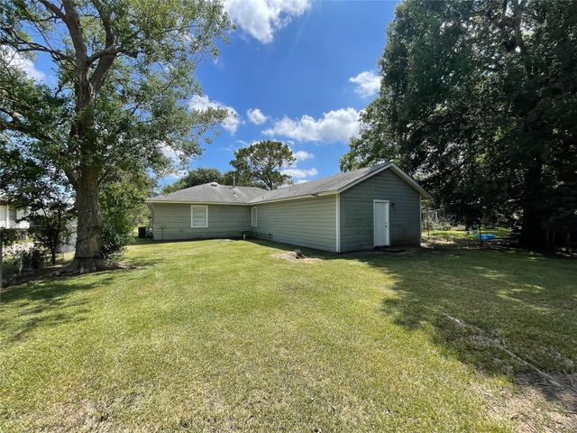1241 Chevy Chase Drive, Angleton, TX 77515