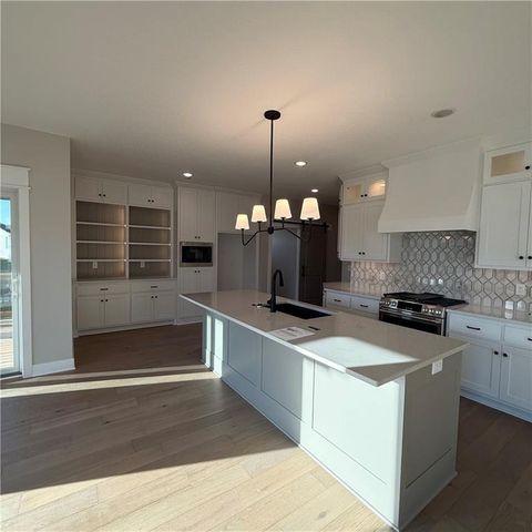 4867 NW Vicolo Dellamore Way, Riverside, MO 64150