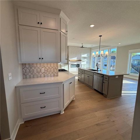 4867 NW Vicolo Dellamore Way, Riverside, MO 64150