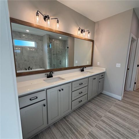 4867 NW Vicolo Dellamore Way, Riverside, MO 64150