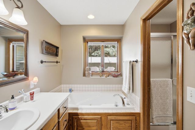 1576 La Mar Drive, Mankato, MN 56003