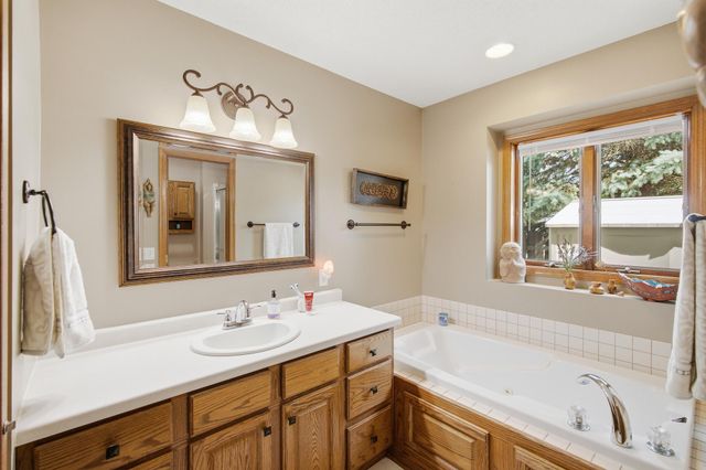 1576 La Mar Drive, Mankato, MN 56003