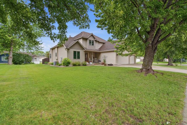 1576 La Mar Drive, Mankato, MN 56003