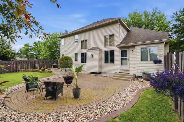 1576 La Mar Drive, Mankato, MN 56003