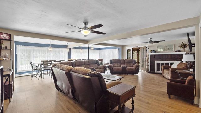 E1233 PINE TREE, Waupaca, WI 54981
