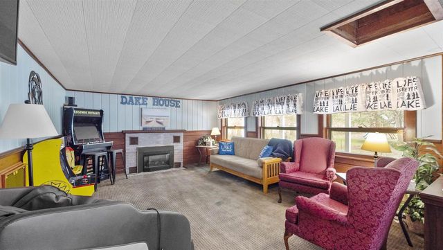 E1233 PINE TREE, Waupaca, WI 54981