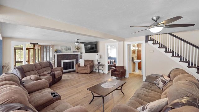 E1233 PINE TREE, Waupaca, WI 54981