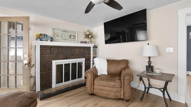 E1233 PINE TREE, Waupaca, WI 54981