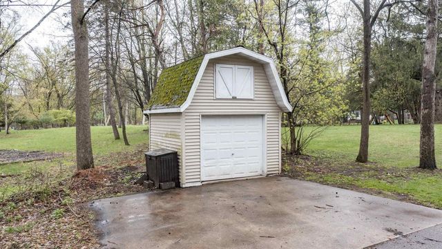 E1233 PINE TREE, Waupaca, WI 54981