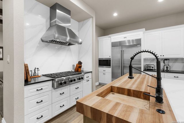 192 RIVERWOOD, Boerne, TX 78006