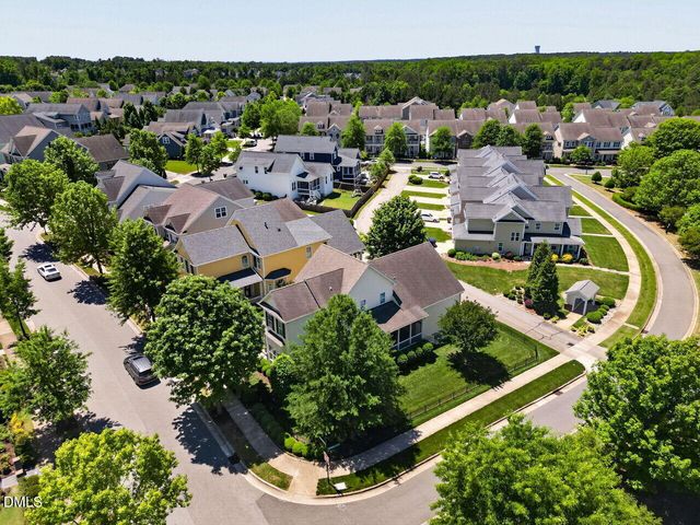 1813 Green Oaks Parkway, Holly Springs, NC 27540