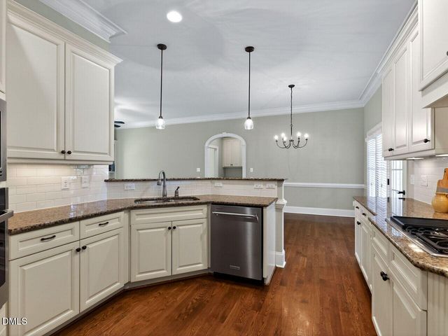 1813 Green Oaks Parkway, Holly Springs, NC 27540