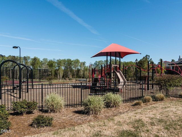 1813 Green Oaks Parkway, Holly Springs, NC 27540