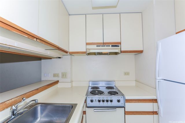 5333 Likini Street 1504, Honolulu, HI 96818