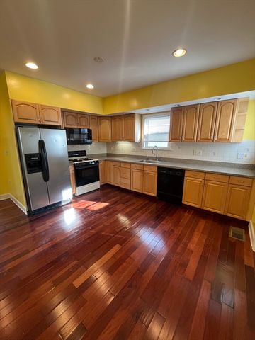 6 Eliot 1, Somerville, MA 02143