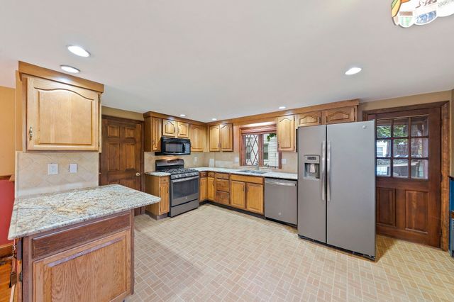 209 Highland Ave, Quincy, MA 02170
