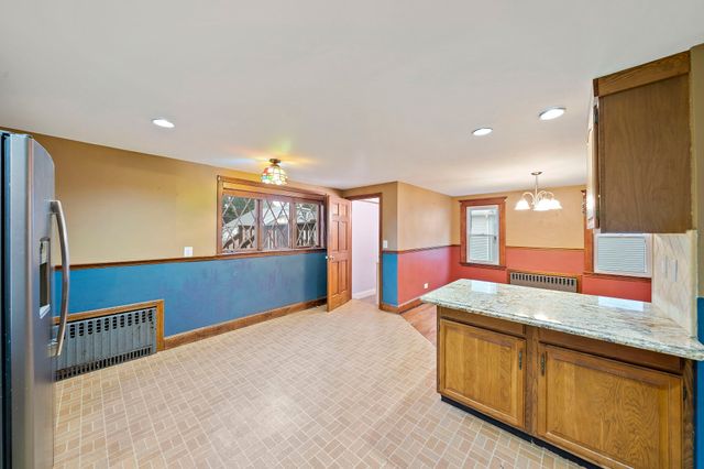 209 Highland Ave, Quincy, MA 02170