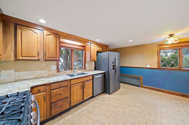 209 Highland Ave, Quincy, MA 02170