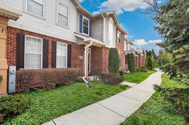 6577 Pine Lake Drive, Tinley Park, IL 60477