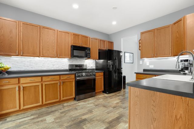 6577 Pine Lake Drive, Tinley Park, IL 60477