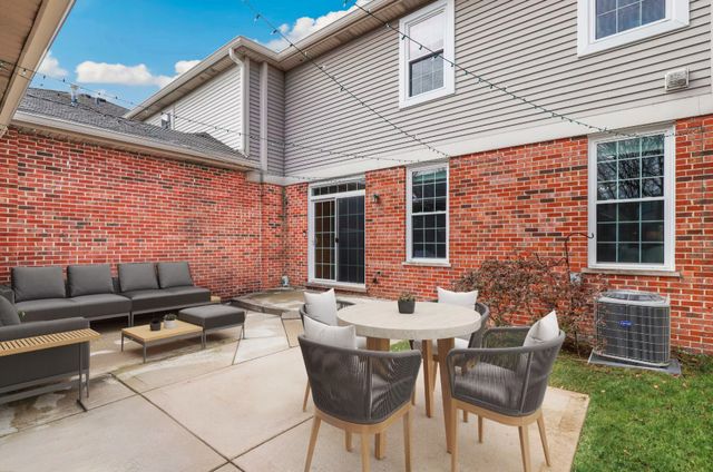 6577 Pine Lake Drive, Tinley Park, IL 60477