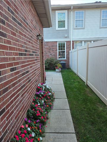 6577 Pine Lake Drive, Tinley Park, IL 60477