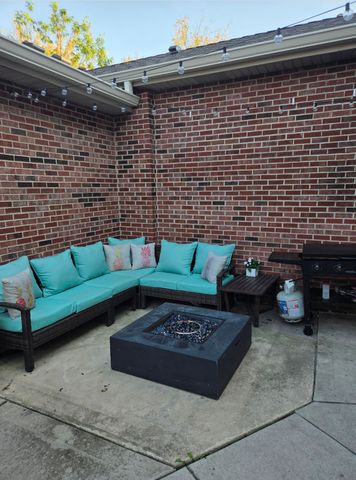 6577 Pine Lake Drive, Tinley Park, IL 60477