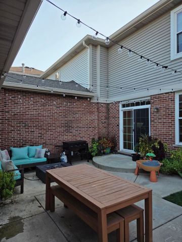 6577 Pine Lake Drive, Tinley Park, IL 60477