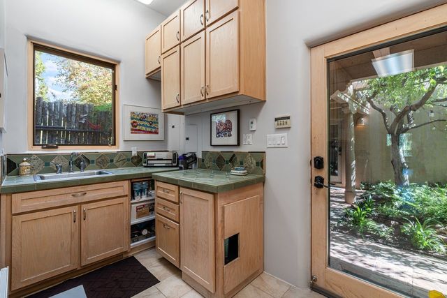 1055 Camino Real, Santa Fe, NM 87501