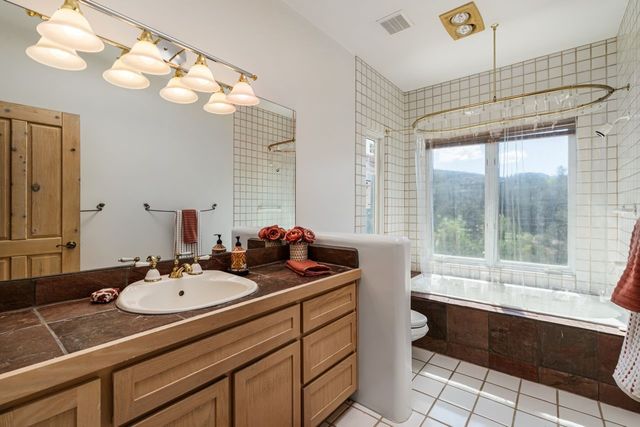 1055 Camino Real, Santa Fe, NM 87501