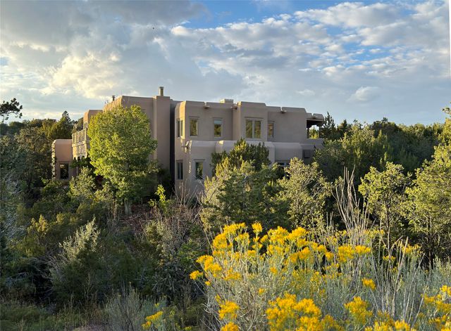 1055 Camino Real, Santa Fe, NM 87501