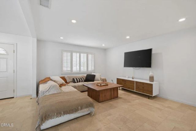330 Garfield Rondo, Ventura, CA 93003
