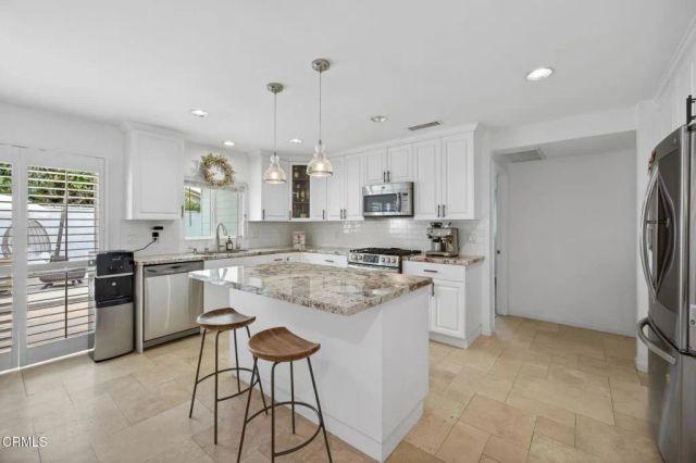330 Garfield Rondo, Ventura, CA 93003