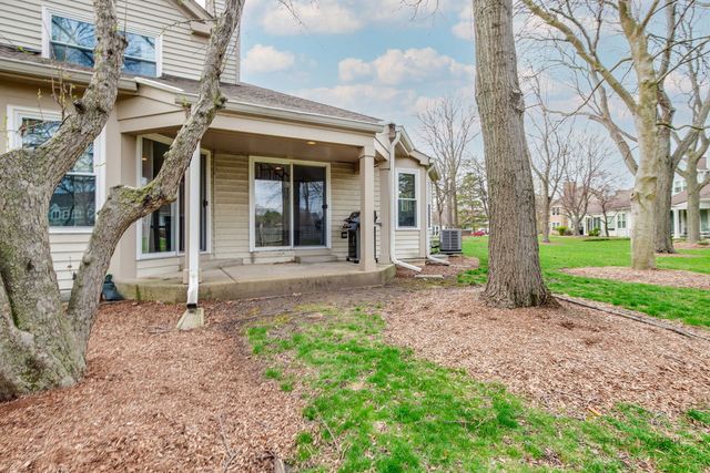 212 Willow Parkway, Buffalo Grove, IL 60089