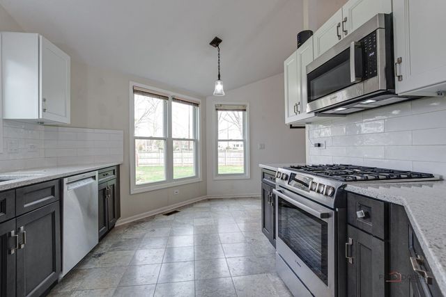 212 Willow Parkway, Buffalo Grove, IL 60089