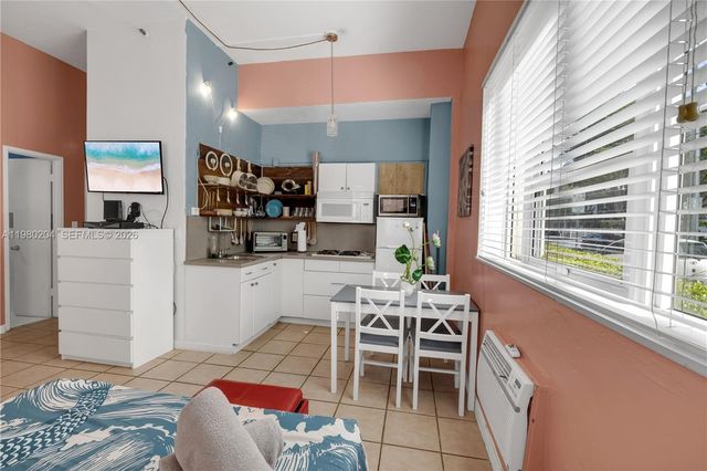 255 W 24th Street 107, Miami Beach, FL 33140