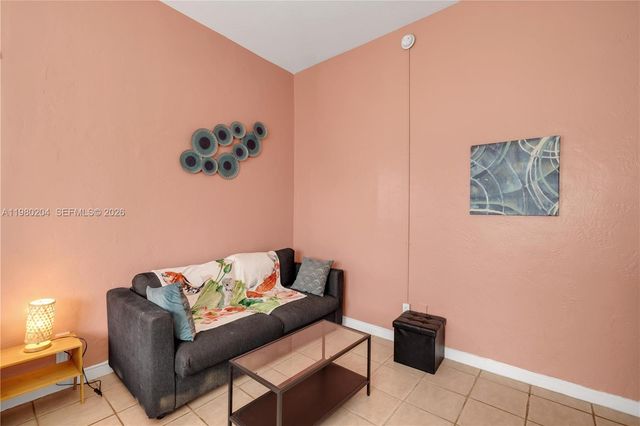 255 W 24th Street 107, Miami Beach, FL 33140