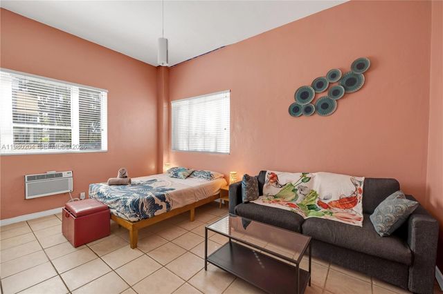 255 W 24th Street 107, Miami Beach, FL 33140