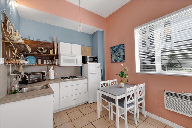 255 W 24th Street 107, Miami Beach, FL 33140