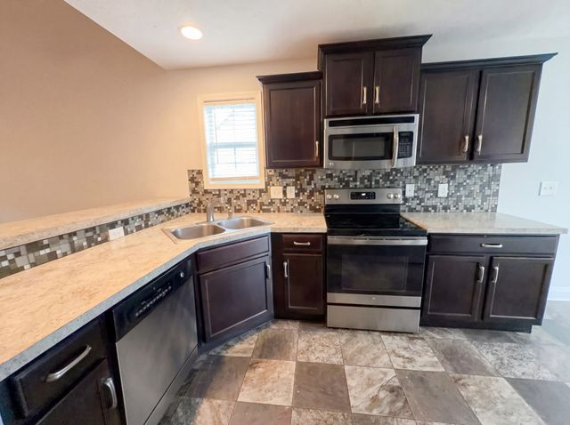 432 Leslie Wood Dr, Clarksville, TN 37040