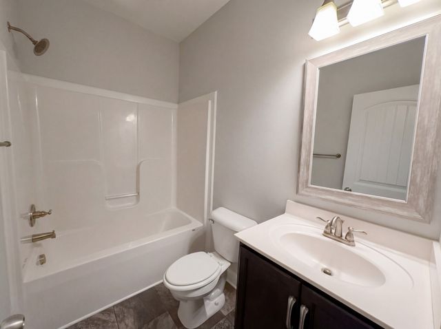 432 Leslie Wood Dr, Clarksville, TN 37040