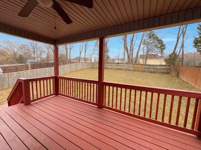 432 Leslie Wood Dr, Clarksville, TN 37040