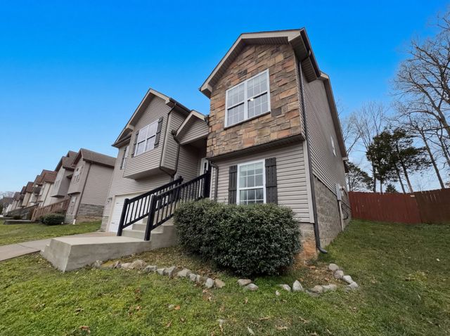 432 Leslie Wood Dr, Clarksville, TN 37040