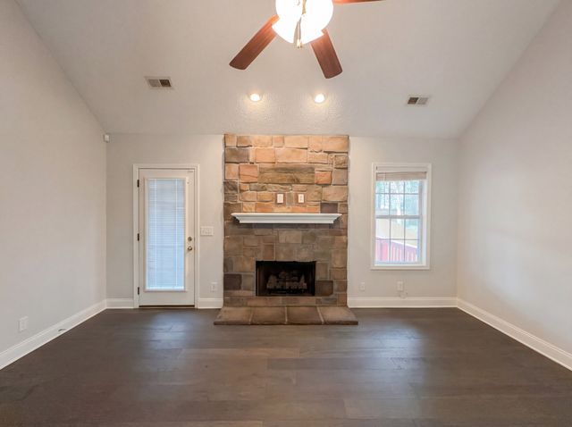 432 Leslie Wood Dr, Clarksville, TN 37040