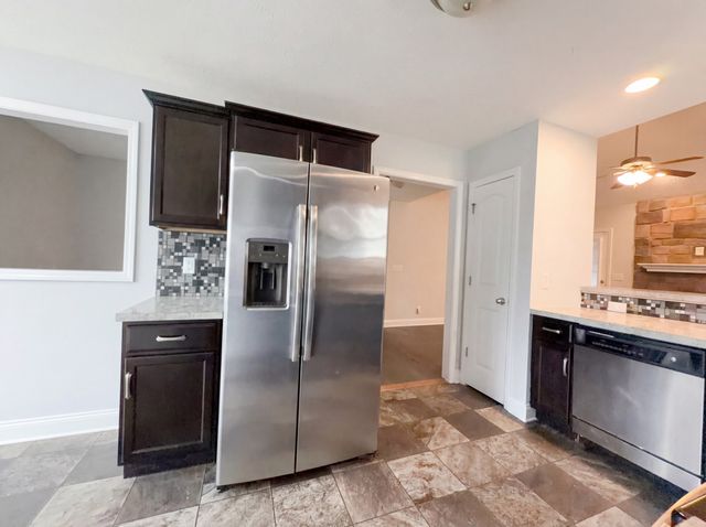 432 Leslie Wood Dr, Clarksville, TN 37040