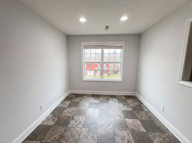 432 Leslie Wood Dr, Clarksville, TN 37040