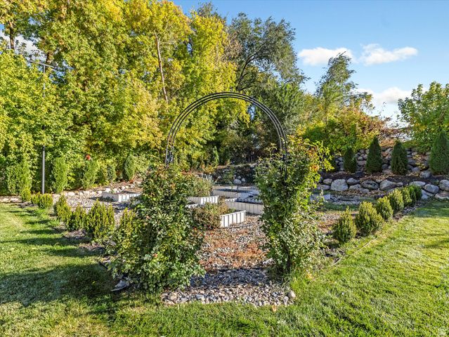 7641 S MARY ESTHER CIR, Sandy, UT 84093