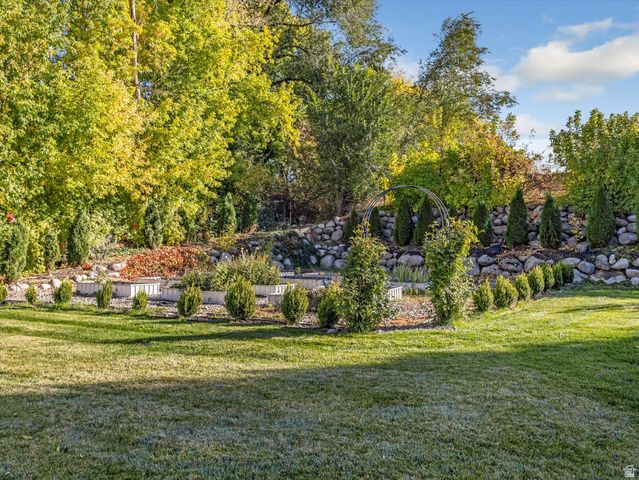 7641 S MARY ESTHER CIR, Sandy, UT 84093