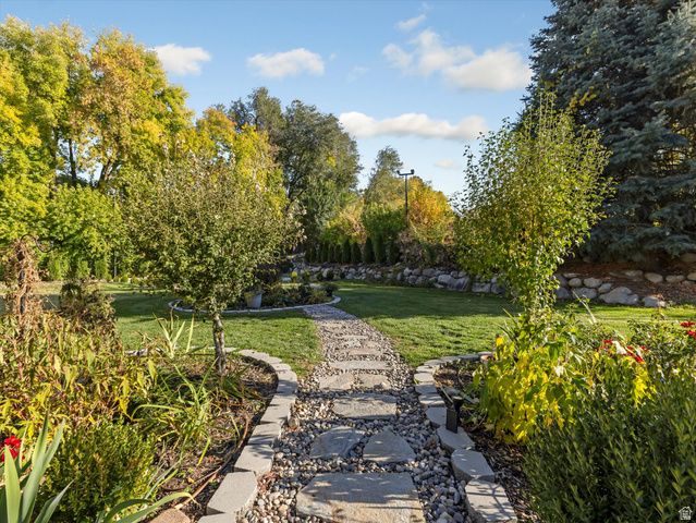 7641 S MARY ESTHER CIR, Sandy, UT 84093